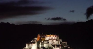4k Potala Lhasa, Tibet geceleri.
