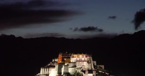 4k Potala ve Lhase, Tibet v noci. — Stock video