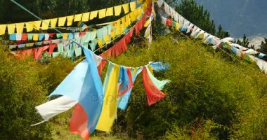 4 k dua bayrağı dağda lhasa, tibet.