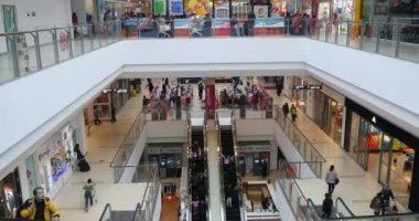 Çin-Nis 12, 2017:4 k yürüyen merdiven, alışveriş merkezi Timelapse, sahne müşteri alışveriş merkezleri.