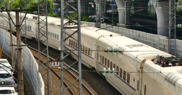 China-Jun 28,2017: 4k pasar por alto el ferrocarril de alta velocidad lentamente tirando de la estación . — Vídeos de Stock