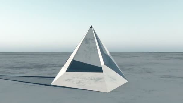 Piramide di vetro a rotazione 4K dal cielo a terra nel deserto, mondo fantascientifico . — Video Stock