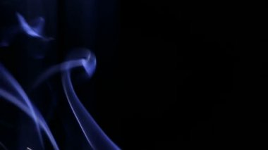 Mavi duman benzeri ipek.