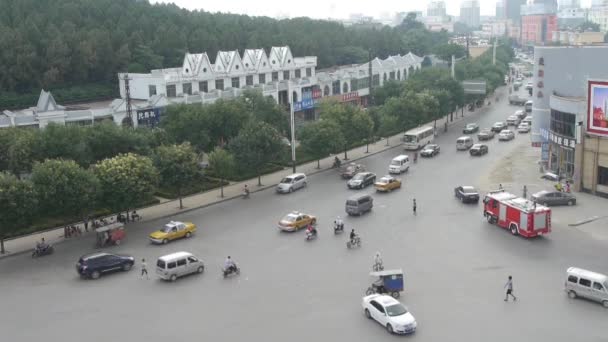 Çin-Ağu 16, 2017: Kentsel şehir işlek yol trafik, Asya Çin Çin Halk. — Stok video