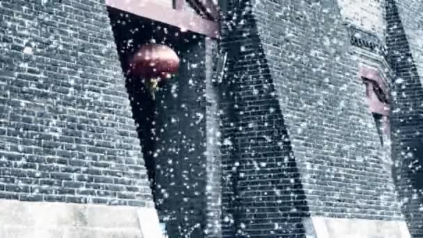 Alte Stadt große Mauer gate.chinese Laternen im Winter Schnee. Historische Wände. — Stockvideo