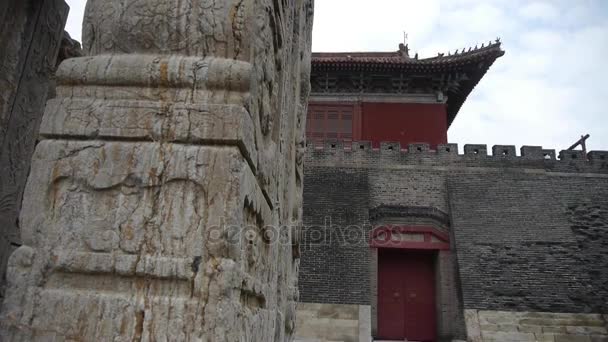 China stone arch building & ancient city gate.stone lions unicorn. — Stock Video