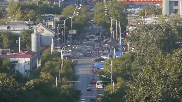 Kína-szeptember 22, 2016: városi város zsúfolt közúti forgalom, Ázsia Kína kínai emberek. Beijing város forgalom, Dia — Stock videók
