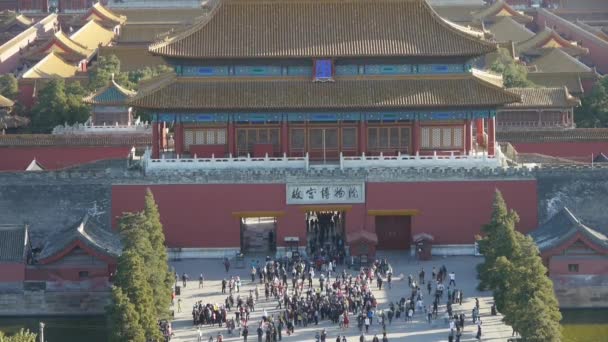 China-Oct 12,2016:Many tourists people at China ancient architecture Beijing Forbidden City entra — Stock Video