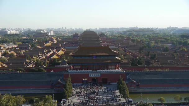 China-Oct 12,2016: Muchos turistas en China arquitectura antigua Beijing Ciudad Prohibida entra — Vídeos de Stock