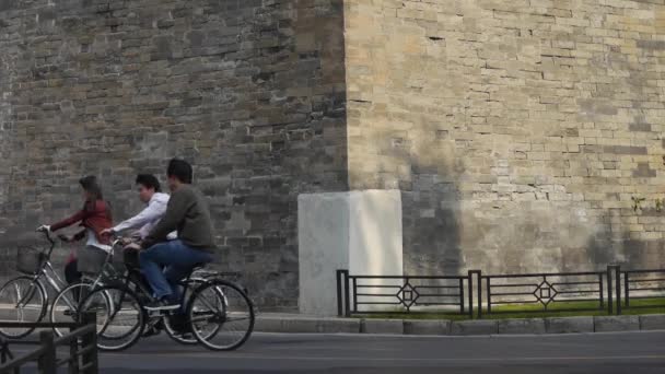 Κίνα-Oct 12, 2016:Ancient πόλη, Σινικό τείχος υφή στην απαγορευμένη πόλη Imperial Palace.ride ποδηλάτων — Αρχείο Βίντεο
