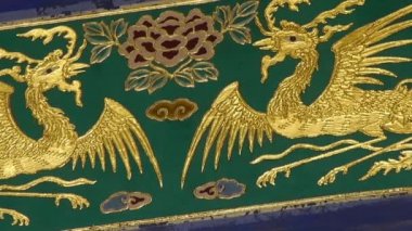 Muhteşem boyanmış kirişler. Çin Pekin antik mimarisi..