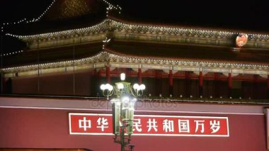 Pekin Tiananmen Sarayı muhteşem gece. Çin siyasi merkezi. Maozedong.
