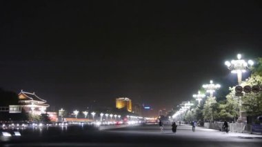 Çin-Ekim 09, 2016:Beijing Tiananmen Meydanı'na güneşli bulut sahne, hareketli Chang'an Street, trafik.
