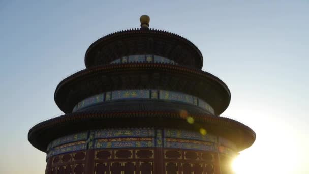 Temple of Heaven in Beijing.China's royal ancient architecture in sunset shinin — Stock Video