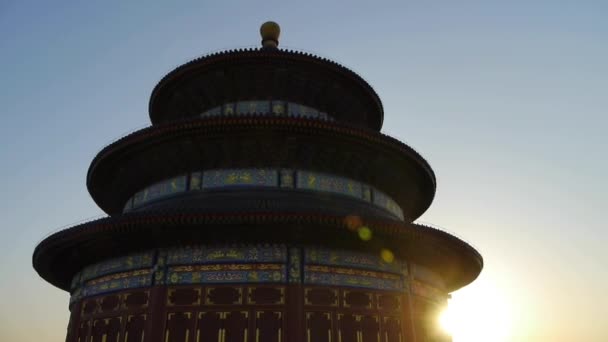 Chrám nebes v Pekingu.Čínská královská starobylá architektura při západu slunce svítí — Stock video