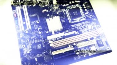 Bilgisayar Yönetim Kurulu, elektronik devre ve teknik mavi ışınları dönen ışık.