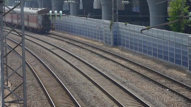 Uitzicht op trein passeren, IC-verkeer in china. — Stockvideo