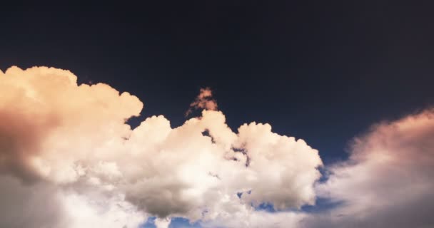 4 k zaman atlamalı günbatımı bulutlar kitle uçan gökyüzü, cennet, Tibet platosu. — Stok video