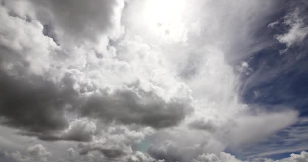 4 k 거 대 한 구름 대량 세계의 지붕 티베트 namtso 산맥, 롤링. — 비디오