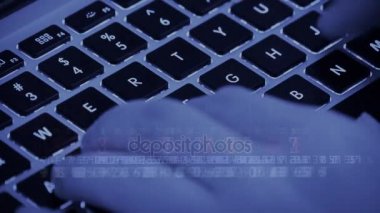 Bilgisayar kod yazma, yazma laptop klavye, bilgisayar okur işleç.