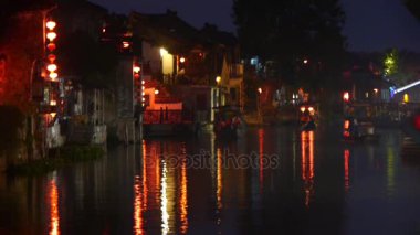 Çin-Eyl 12, 2016: Geleneksel Çince evlerde Xitang su şehir gece, shanghai, Çin.