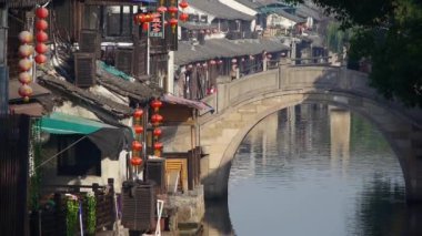 Çin-Eyl 12, 2016: Geleneksel Çince evleri ve köprü Xitang su şehirde, shanghai, Çin.