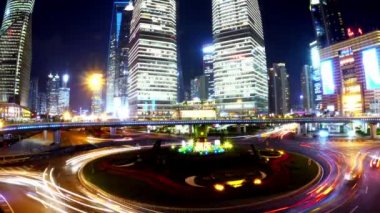 Çin-Eyl 12, 2016:4 k-zaman atlamalı, parlak yaktı kentsel trafik gece, shanghai pudong bina.