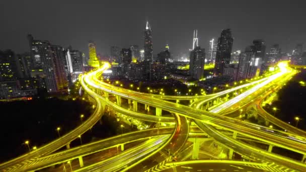 Time lapse busy urban traffic with streaking lights trail at night, shanghai . — стоковое видео