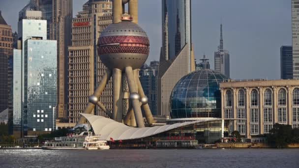 Κίνα-Σεπ 12, 2016:Shanghai οικονομικό κέντρο Lujiazui, κτίριο σύγχρονης busines & ποταμό huangpu. — Αρχείο Βίντεο