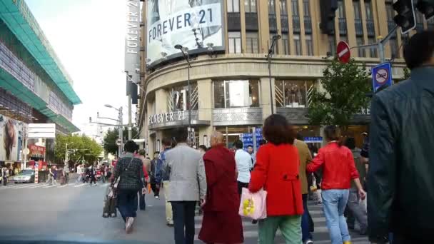 Çin-Eyl 12, 2016:timelapse, Çince insanlar meşgul sokak şehir Shanghai nanjing-yol geçiş. — Stok video
