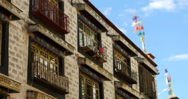 4 k beroemde barkhor straat gebouw in lhasa, tibet. — Stockvideo