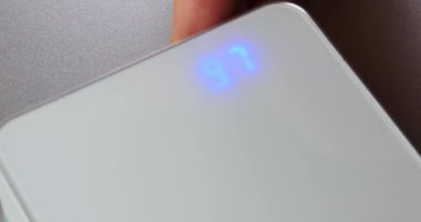 4 k Usb fiş prize bağlama şarj cihazı.