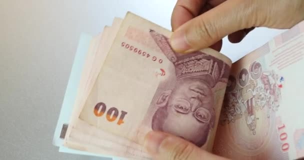 4k Contando el dinero Baht . — Vídeo de stock