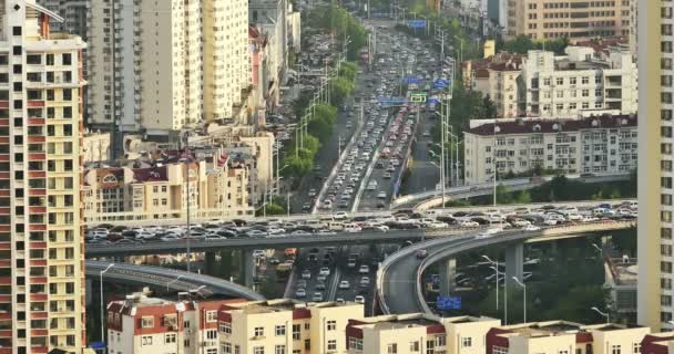 4 k idő telik el forgalmas városi közlekedési felüljáró, épület városi morden, Kína. — Stock videók