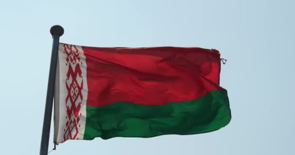 4k Belarus bandeira flutters no vento . — Vídeo de Stock