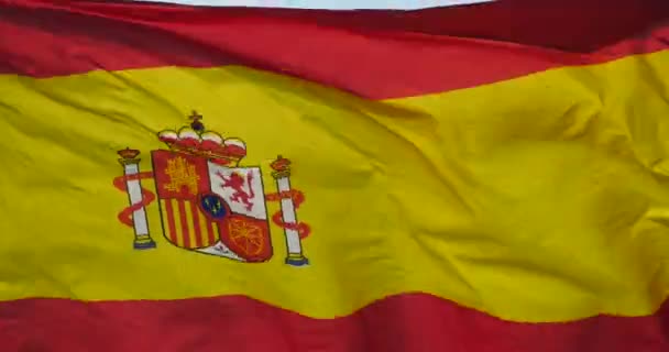 4 k İspanya bayrağı rüzgarda çırpınan. — Stok video
