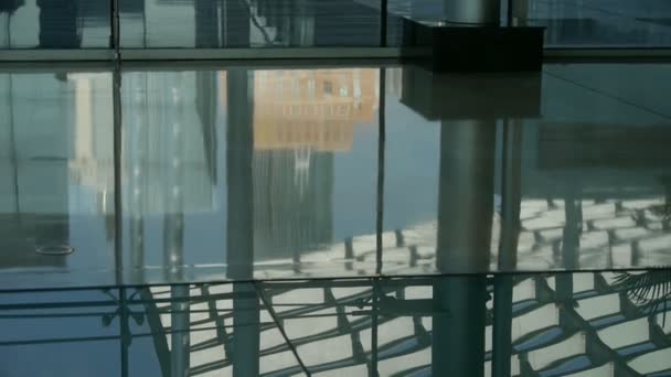 Glad oppervlak, reflectie van dak, luxe winkelcentrum glas house,hall,Shadow.abstract, — Stockvideo