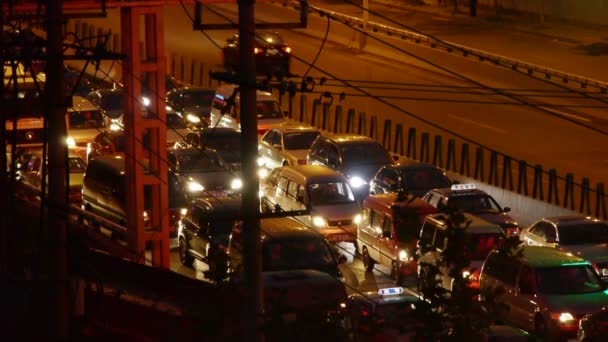 China-Sep 08,2016: Muchos coches en el paso elevado, atasco de tráfico por la noche . — Vídeo de stock