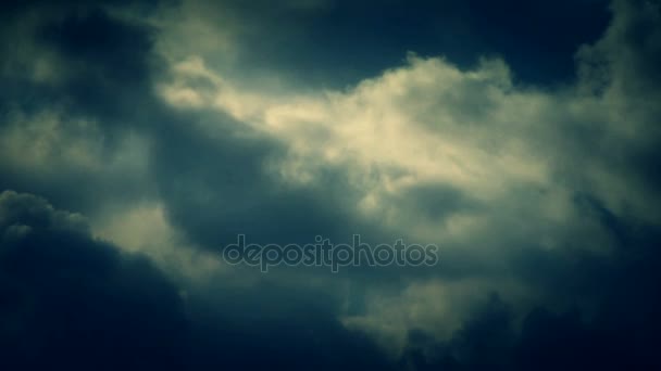 Couverture nuageuse spectaculaire ciel, Altocumulus, crépuscule, tempête de sable. — Video