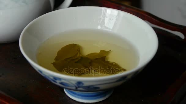 Teeschütteln in teacup.china. — Stockvideo