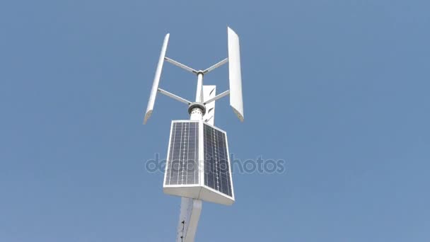 Zonne-windturbine en nieuwe macht energie. — Stockvideo