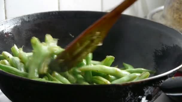 Feijão frito, cozinha culinária . — Vídeo de Stock