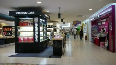 Çin-Eyl 08, 2016:customer alışveriş merkezleri sahnede, modern şehir çevre.