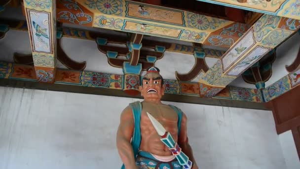 Chinese immortals Buddhist Vajra sculpture in carved beams painted buildings,ma — Stock Video