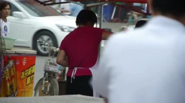 Çin-Ağu 08, 2016:roadside büfe yemek, China town börek, kalabalık str satan Pazar, Fuarlar