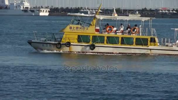 중국 9 월 08, 2016:passenger 배, 요트 & sea.water 표면에 speedboats 교통 항해. — 비디오