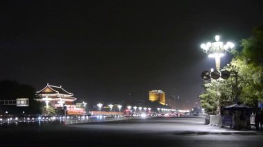 Çin-Eyl 08, 2016: hareketli Chang'an Street gece sahne, Beijing Tiananmen Meydanı, yoğun trafik.