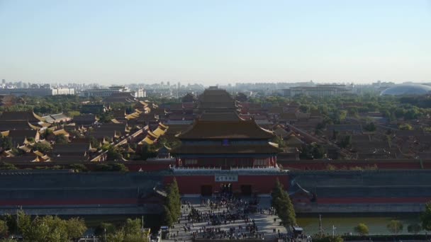 Panorámica de muchos turistas en la arquitectura antigua de China Beijing Prohibido — Vídeo de stock