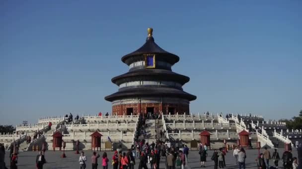 China-Sep 08,2016: Temple of Heaven in Beijing.China 's royal ancient architecture . — стоковое видео