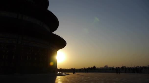 Tempio del Cielo a Pechino. L'antica architettura reale cinese al tramonto risplende — Video Stock